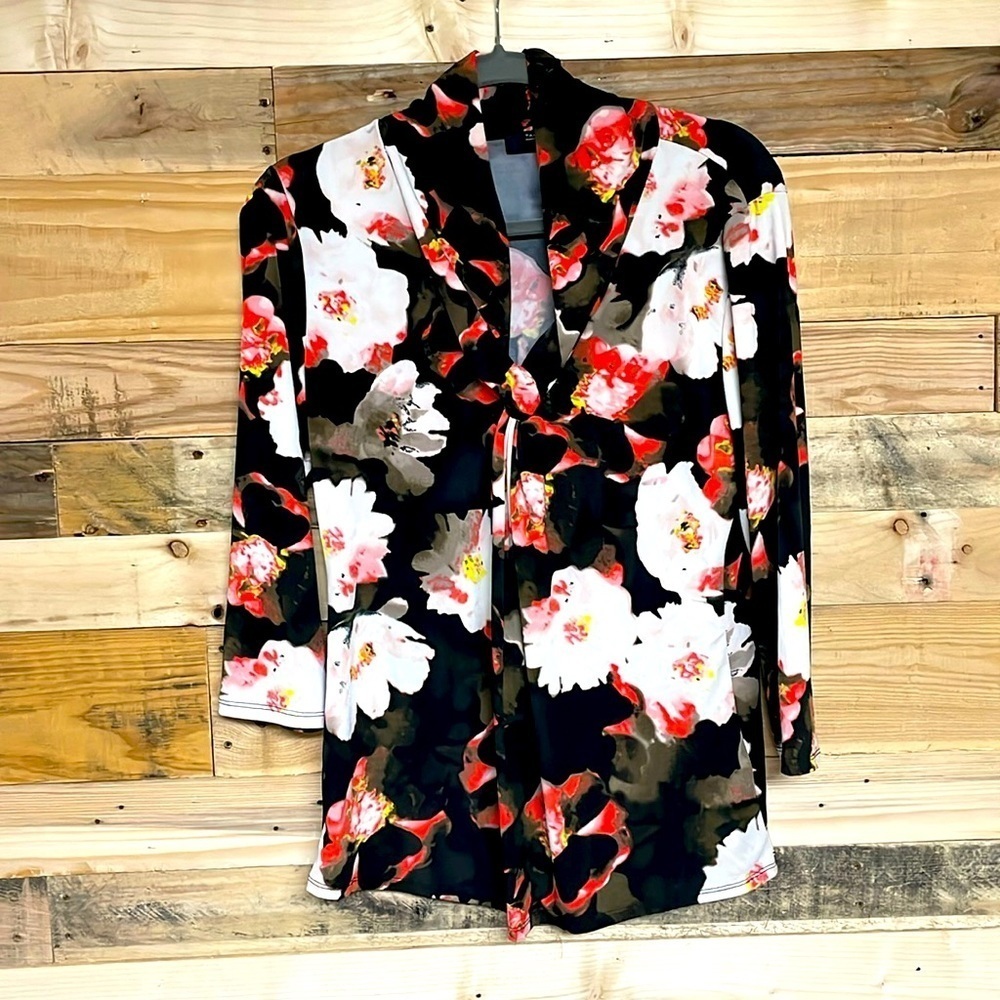 T Tahari size large black floral 3/4 sleeve blouse